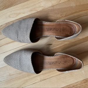 Faux snakeskin nude / beige colored leather flats Free People size 8.5 39 Spain